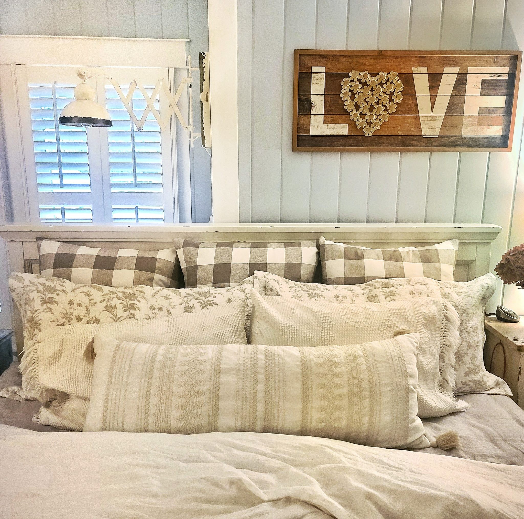 5 Easy Ways to Refresh Your Bedroom for the Fall Season