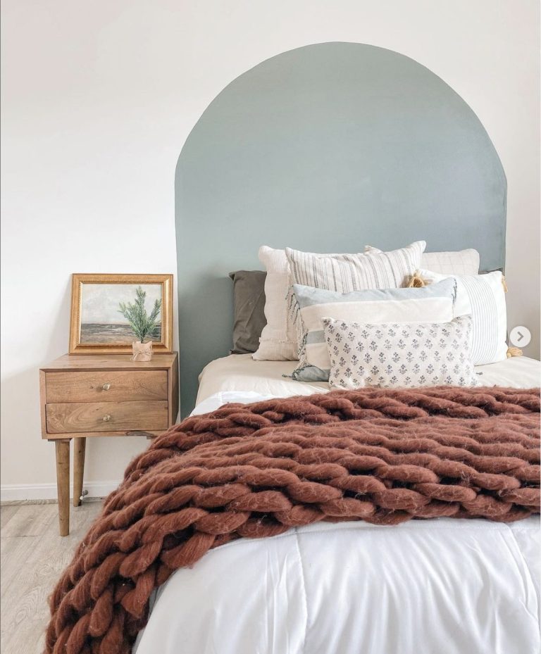 29 No Headboard Ideas For Your Bedroom