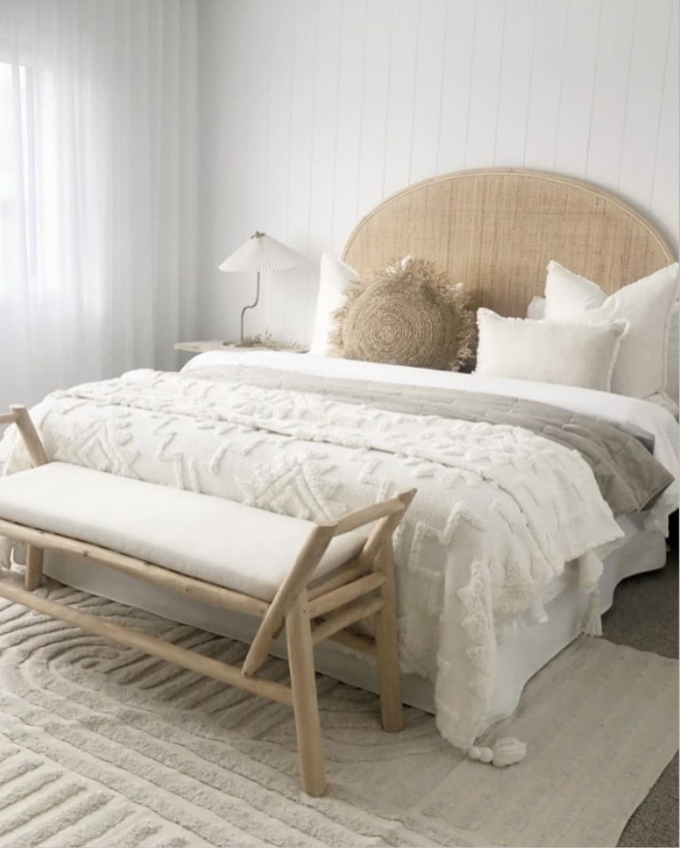 24 Soothing Coastal Bedroom Ideas For A Lush Escape