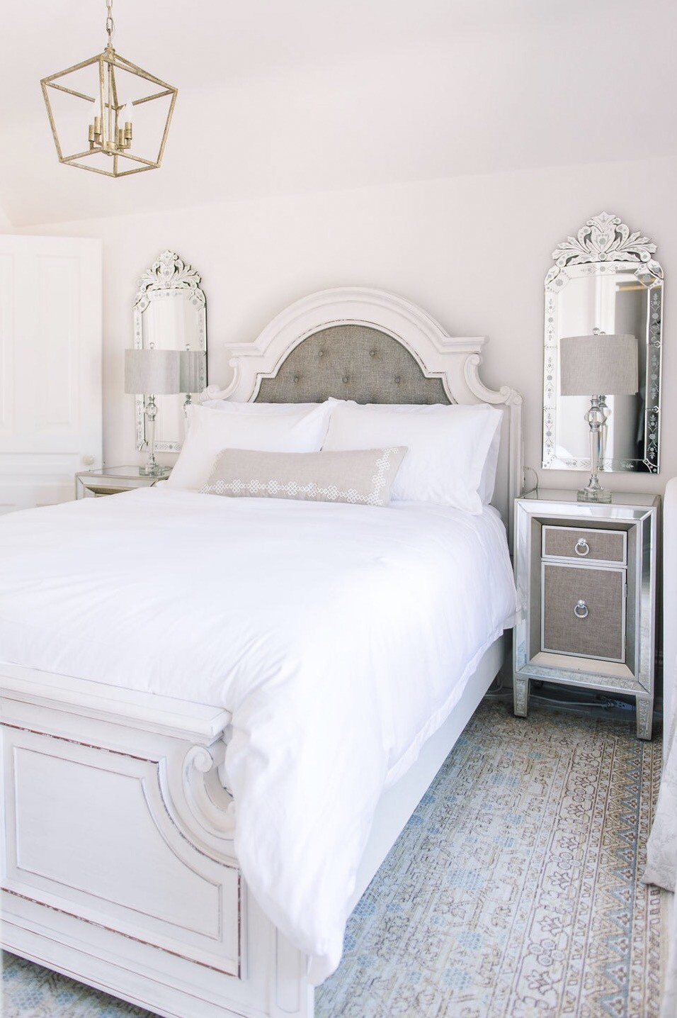 Must Have – A Gorgeous Upholstered Queen Bed!