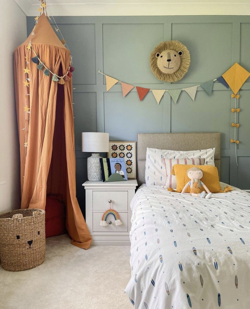 Kid’s Bedroom With Grey Carpet