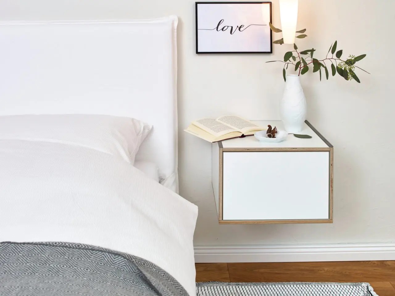 How to Make a Small Bedroom Look Bigger: 50 Clever Tips