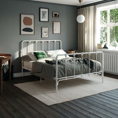 Metal Bed Spring Decor: Contemporary Meets Industrial