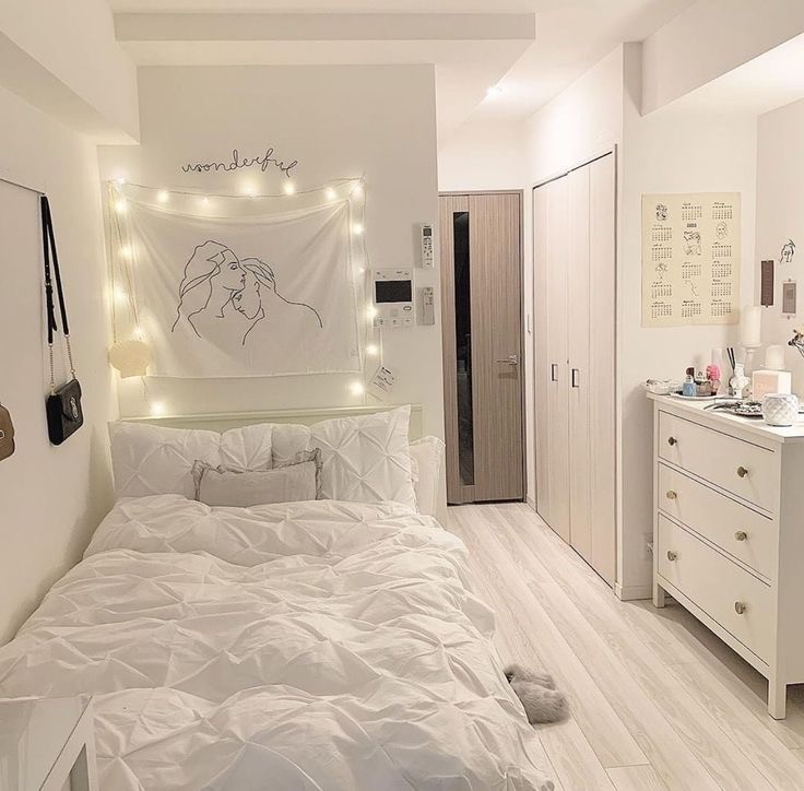 SIMPLE BEDROOM