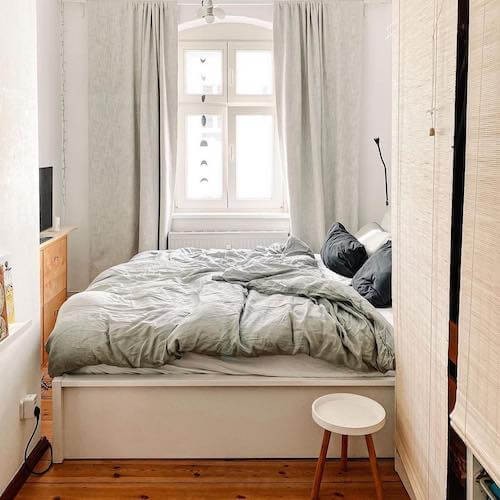 Choosing the right color palette for a small bedroom