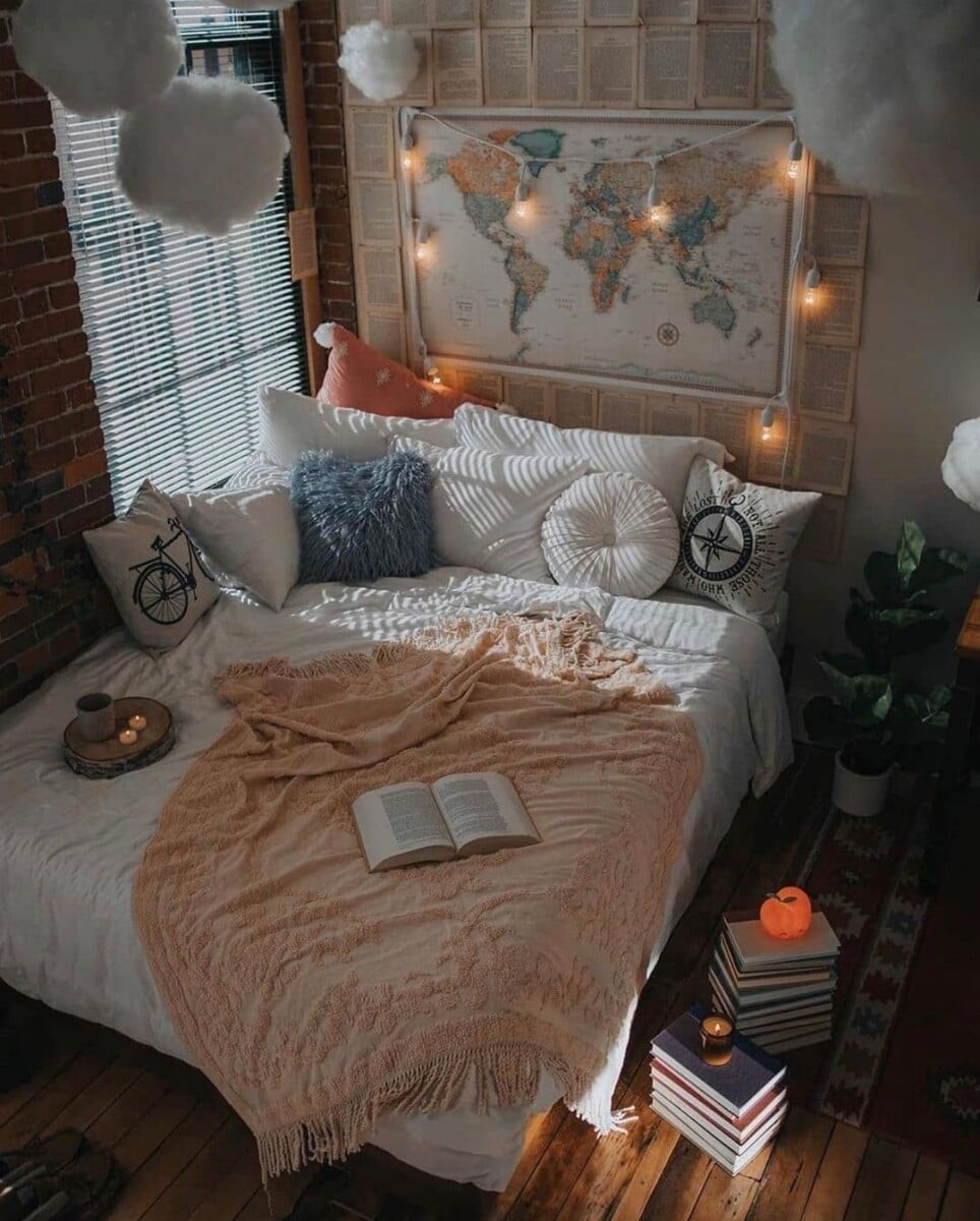 16- An Adventurous and Cozy Bedroom