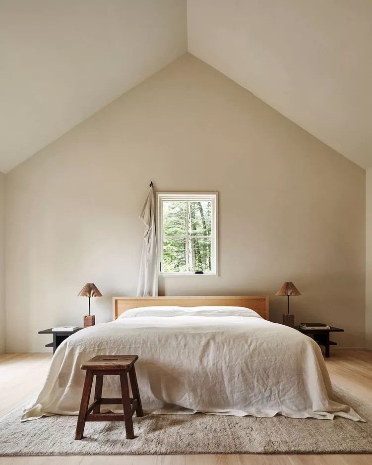 classic minimalist bedroom