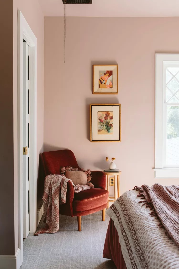 A Pink And Rouge Corner For Cozy Bedroom Decor Ideas