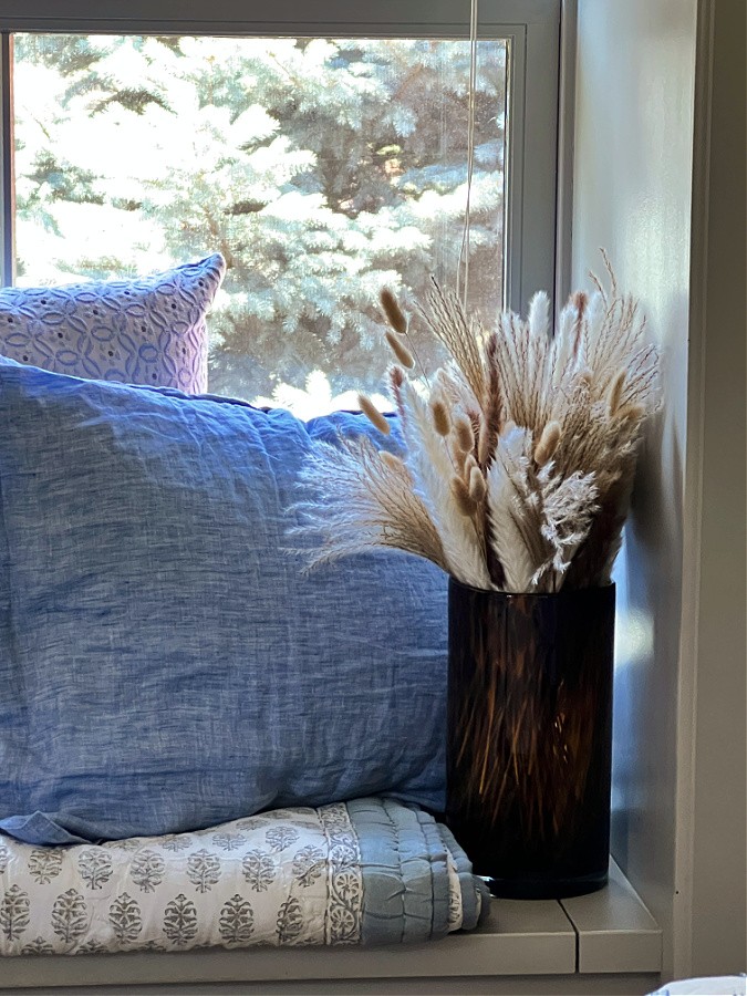 Creating a Cozy Window Seating Nook with Storage