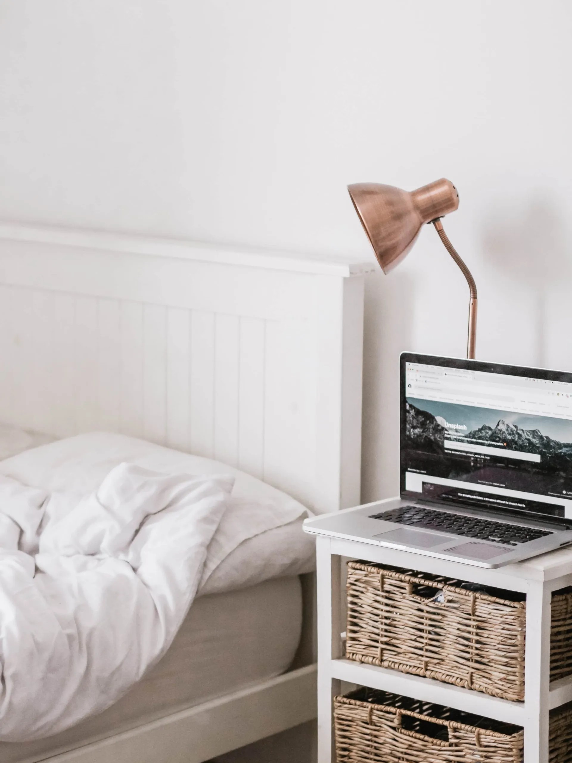 Bedroom task lighting