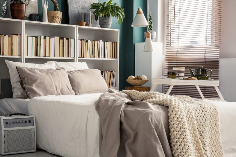 23 Life-Changing Small Apartment Bedroom Ideas For An Efficient, Yet Stunning Space