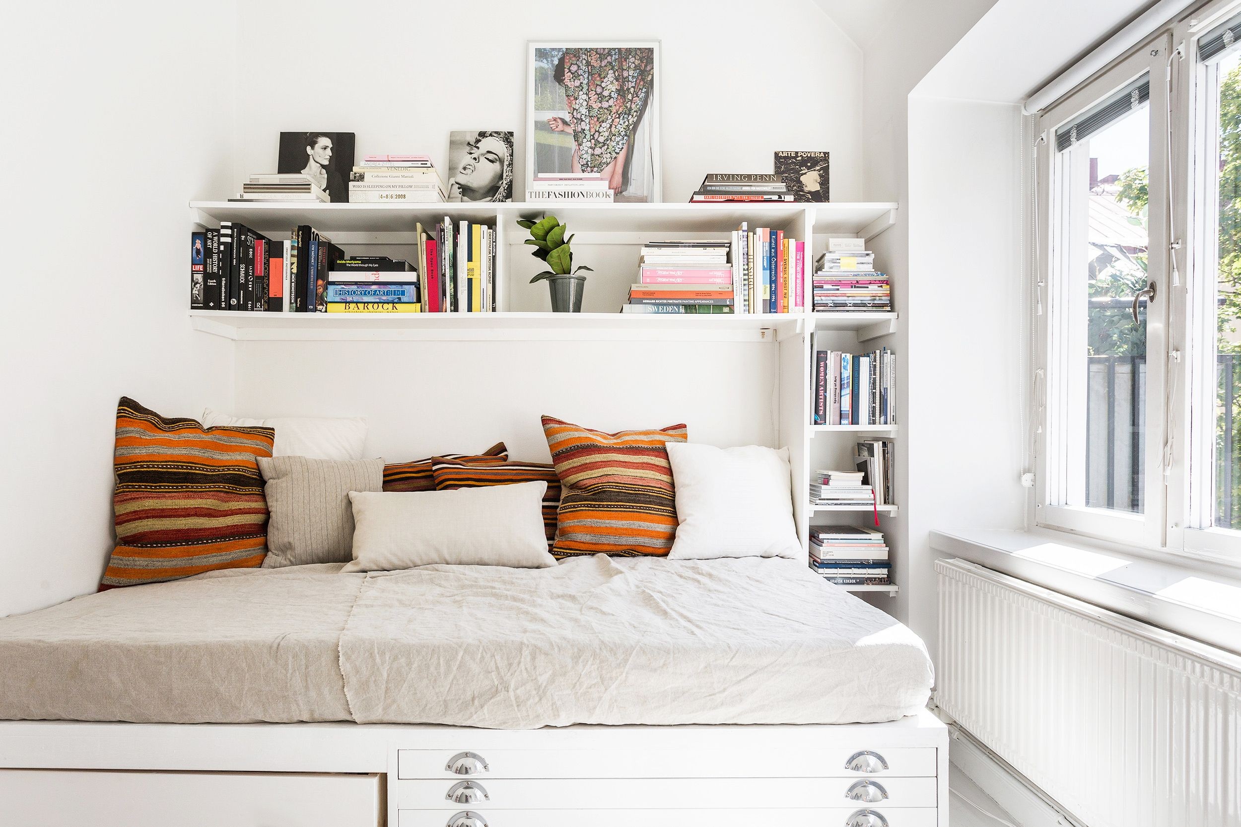 Cost-Efficient Headboard and Bookshelf with Built-in Storage Invention