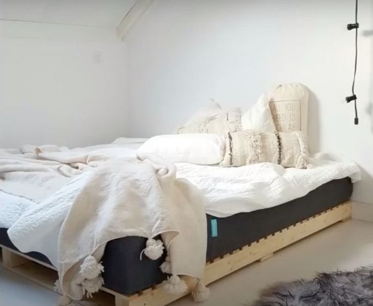 Make a pallet bed